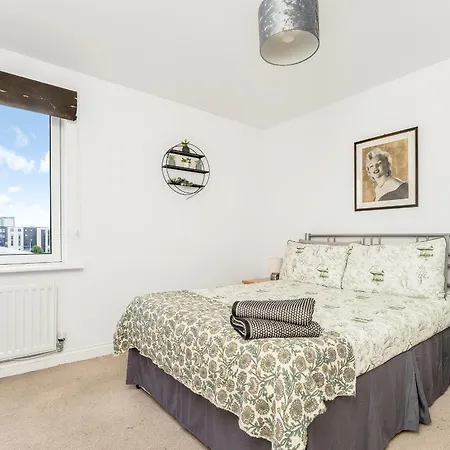 5 Bed Finnieston Skyhigh Duplex With Parking Glasgow