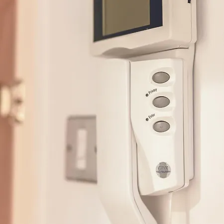 5 Bed Finnieston Skyhigh Duplex With Parking * Glasgow