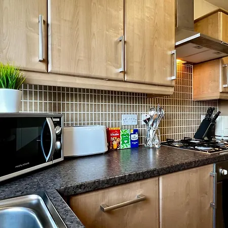 Stylish Modern Flat With Juliet Balcony & Parking * グラスゴー