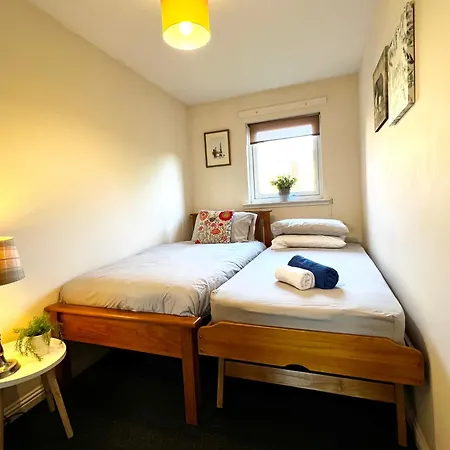 Stylish Modern Flat With Juliet Balcony & Parking *