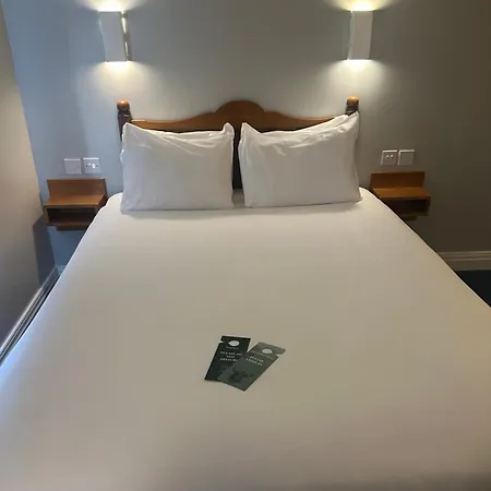 Отель Go2 Glasgow - Free Parking And Pet Friendly Камбернолд