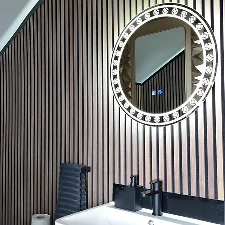 Bed & Breakfast Finn Village - Loch Lomond Jungle En-suite Bathroom & Oudoor Hot Tub