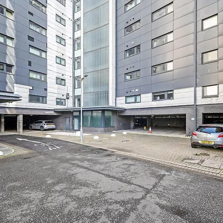 Luxurious Penthouse With Bar At Hydro & Secc *