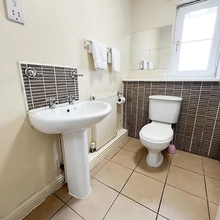 Villa - Entire House - Free Parking , Free Super Fast Wifi , Private Garden & Parking Security