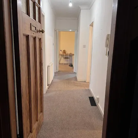 Single Bedroom With Basic Amenities