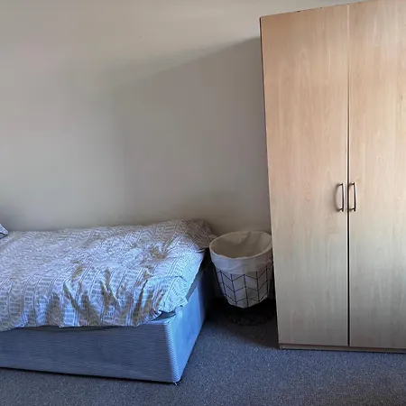 Single Bedroom With Basic Amenities *
