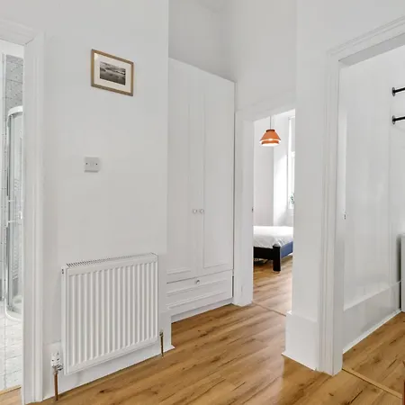 Apartment Woodford Street *