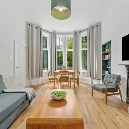 Woodford Street Apartment