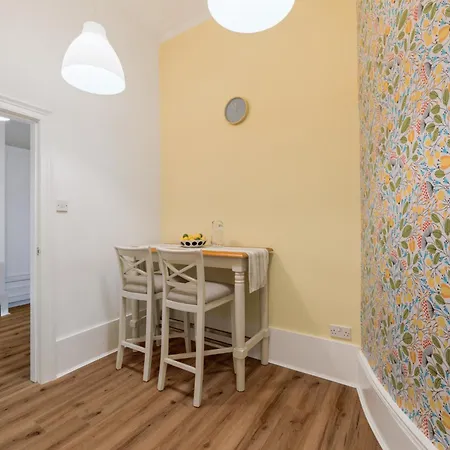 Woodford Street Apartment