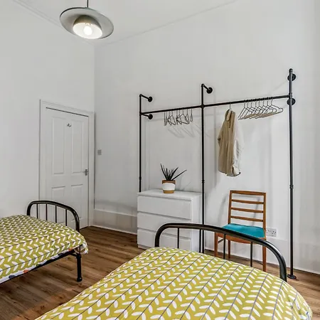 Apartment Woodford Street