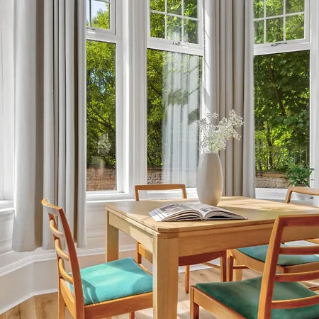 Woodford Street * Glasgow