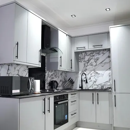 Recently Refurbished 2 Bedroom Apartment! Apartment *