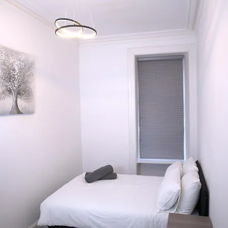Recently Refurbished 2 Bedroom Apartment! *