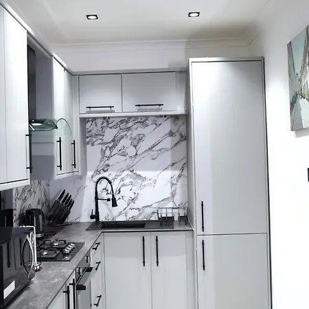 Recently Refurbished 2 Bedroom Apartment! Apartment
