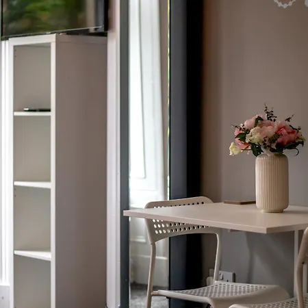 Apartment Dream With Loft West End - Pass The Keys *