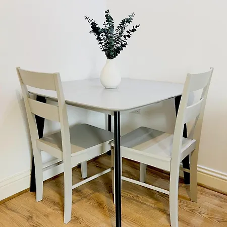 Chic Retreat In Ibrox Apartment