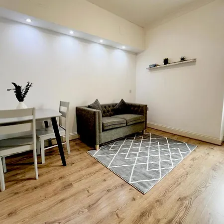 Chic Retreat In Ibrox Glasgow