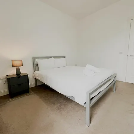 Apartment Chic Retreat In Ibrox Glasgow