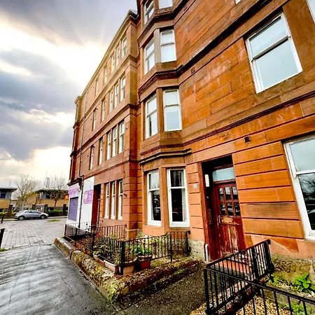 Chic Retreat In Ibrox *