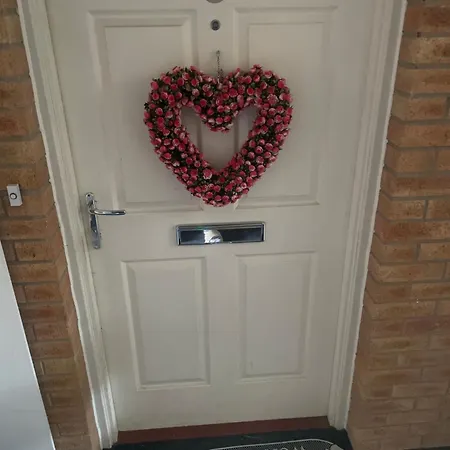 3 Bed ,2 Bedroom Near City Centre