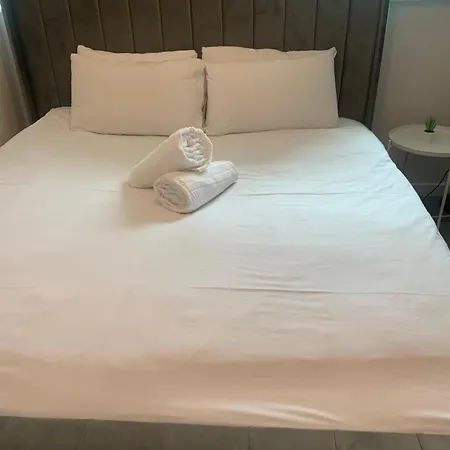 Bothwell St 2 Bed *