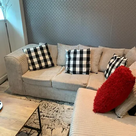 Bothwell St 2 Bed *