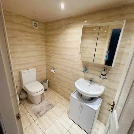 Entire Private 1 Bedroom - Guest In Apartment Glasgow