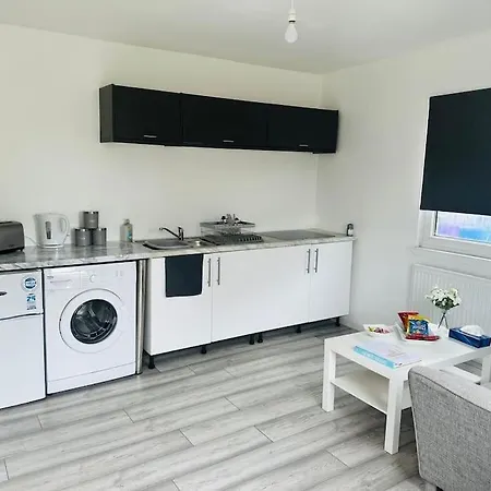 Entire Private 1 Bedroom - Guest In Apartment *