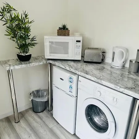 Entire Private 1 Bedroom - Guest In Appartamento