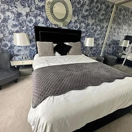Entire 4 Bed Perfect Family In * Glasgow