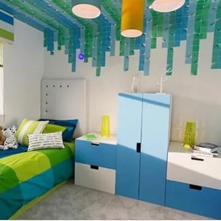 Entire 4 Bed Perfect Family In גלאזגו