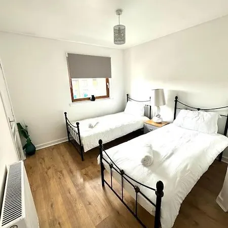 2 Bed Entire Upper Flat In Lejlighed
