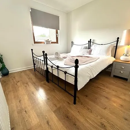 Apartment 2 Bed Entire Upper Flat In