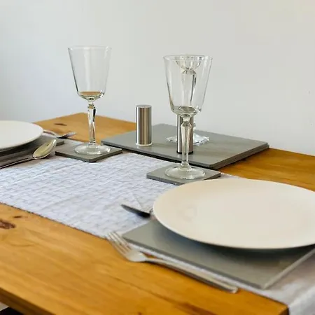 2 Bed Entire Upper Flat In Apartment *