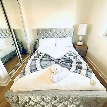 شقة 2 Bed Entire Upper Flat In