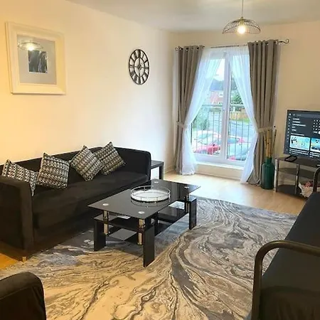 2 Bed Entire Upper Flat In Lejlighed