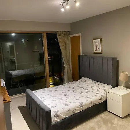 4 Bedroom Duplex Westend Apartment *