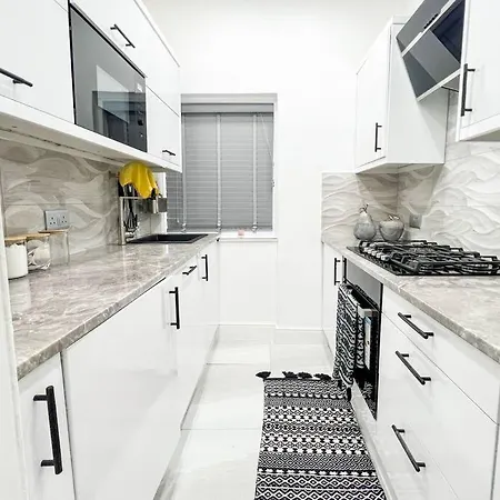 Vakantiehuis Haven Modern Oasis - Free Parking