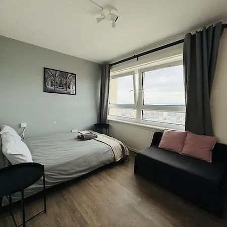 Apartament Floor Of The Building, Spectacular Views! Glasgow