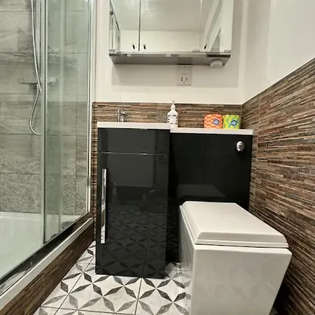 Two Bedroom Maisonette In The Heart Of The West End Apartment *