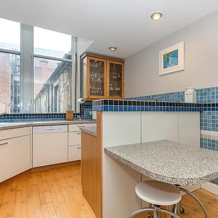 Bright And Duplex In Centre *