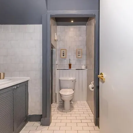 Bright And Duplex In Centre Glasgow