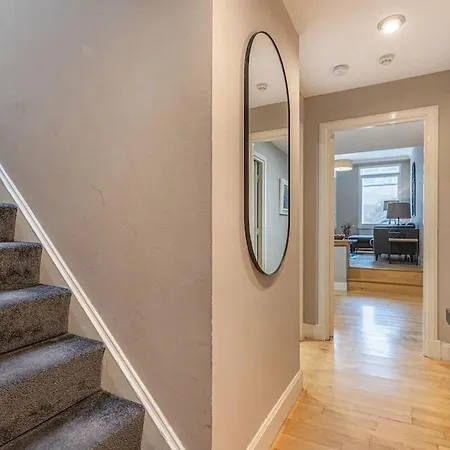 Bright And Duplex In Centre Glasgow