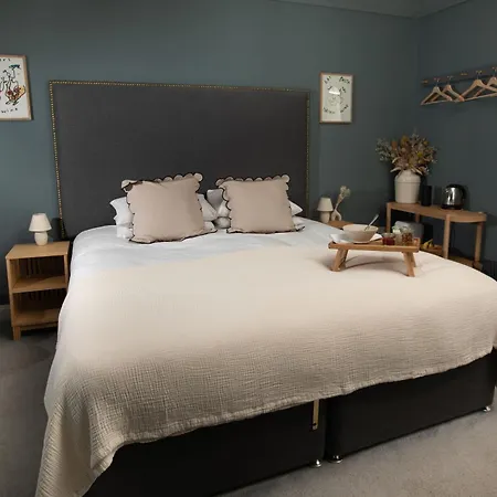 Отель Celentano's Restaurant With 3*