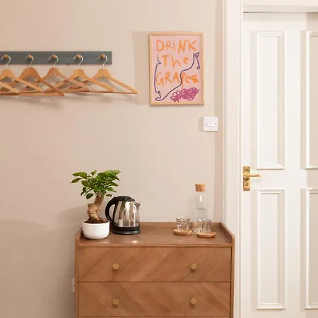 Отель Celentano's Restaurant With 3*