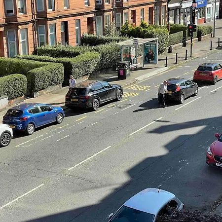 2 Bed West End Apartment Glasgow
