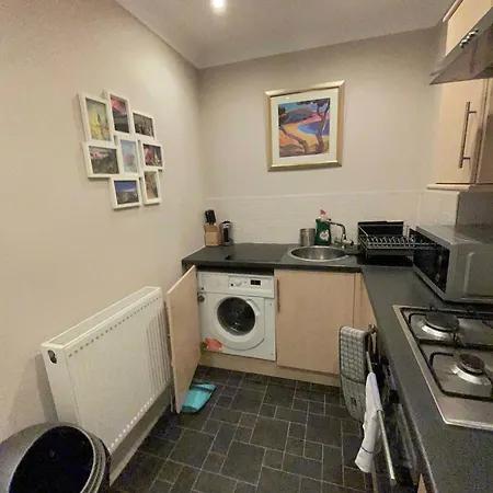 2 Bed West End Apartment Glasgow