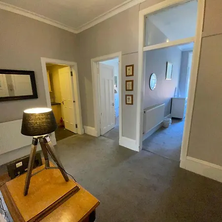 2 Bed West End * Glasgow