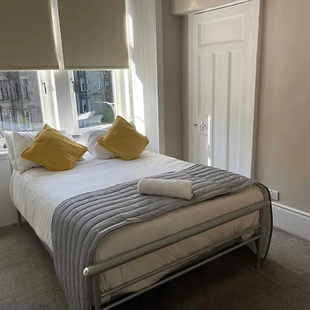 2 Bed West End Apartment *