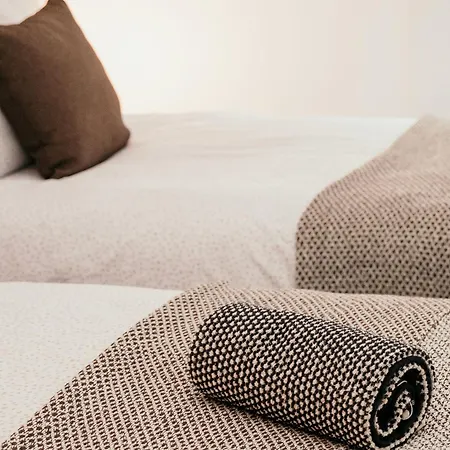 Lägenhet 4 Beds - Gateway Getaway With Free Parking Glasgow